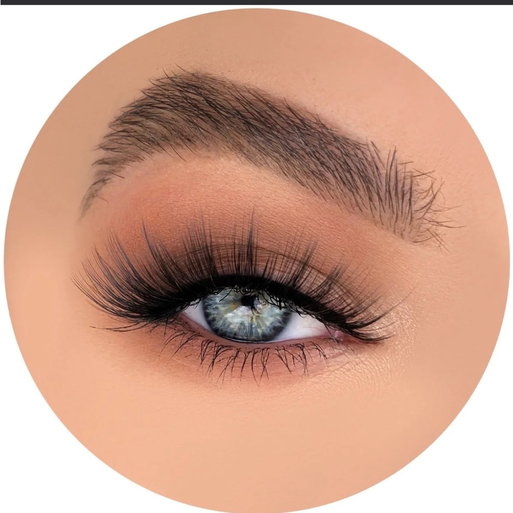 NEW Lavaa Lashes